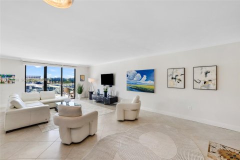 Condo in Bal Harbour, Florida, 2 bedrooms  № 2033958 - photo 6