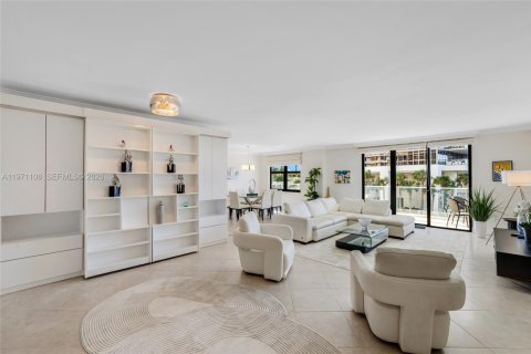 Condo in Bal Harbour, Florida, 2 bedrooms  № 2033958 - photo 5
