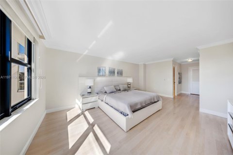 Condo in Bal Harbour, Florida, 2 bedrooms  № 2033958 - photo 27