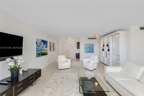Condo in Bal Harbour, Florida, 2 bedrooms  № 2033958 - photo 8
