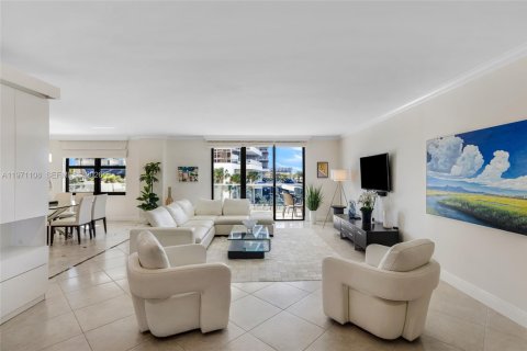 Condo in Bal Harbour, Florida, 2 bedrooms  № 2033958 - photo 4