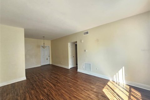 Снять в аренду квартиру в Тампа, Флорида 3 комнаты, 88.26м2, № 2116154 - фото 3