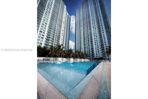 Condo in Miami, Florida, 2 bedrooms  № 1888775 - photo 8