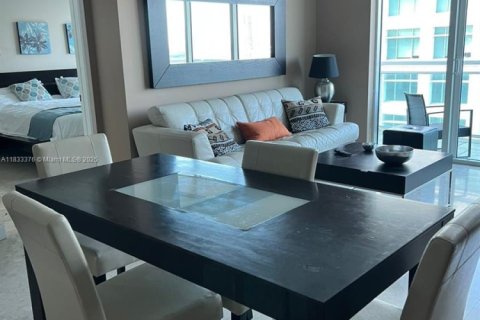 Condo in Miami, Florida, 2 bedrooms  № 1888775 - photo 2