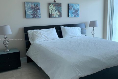 Condo in Miami, Florida, 2 bedrooms  № 1888775 - photo 5
