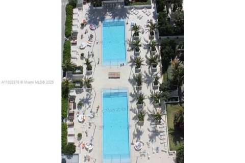 Condo in Miami, Florida, 2 bedrooms  № 1888775 - photo 9