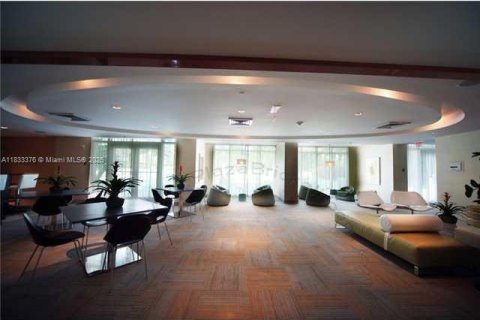 Condo in Miami, Florida, 2 bedrooms  № 1888775 - photo 13