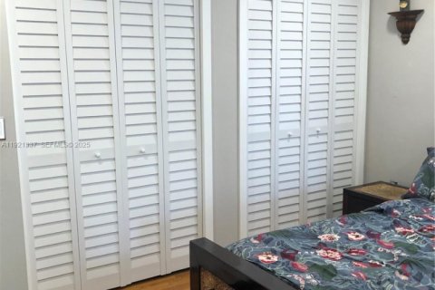 Villa ou maison à louer à West Miami, Floride: 4 chambres, 162.58 m2 № 1977340 - photo 10