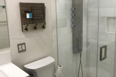 Villa ou maison à louer à West Miami, Floride: 4 chambres, 162.58 m2 № 1977340 - photo 11