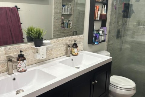 Villa ou maison à louer à West Miami, Floride: 4 chambres, 162.58 m2 № 1977340 - photo 6