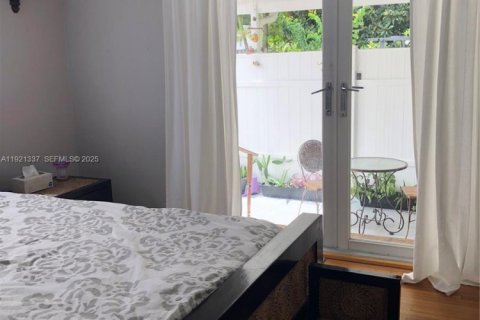 Villa ou maison à louer à West Miami, Floride: 4 chambres, 162.58 m2 № 1977340 - photo 14