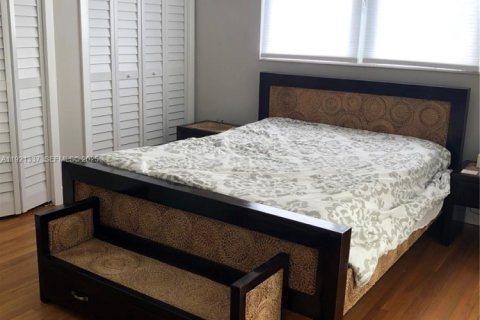 Villa ou maison à louer à West Miami, Floride: 4 chambres, 162.58 m2 № 1977340 - photo 15