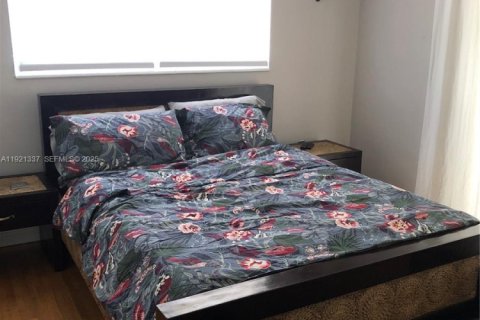 Villa ou maison à louer à West Miami, Floride: 4 chambres, 162.58 m2 № 1977340 - photo 9