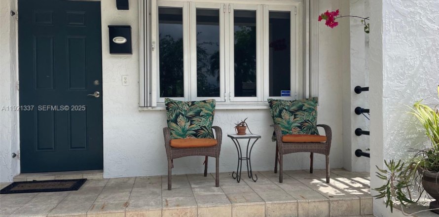 Villa ou maison à West Miami, Floride 4 chambres, 162.58 m2 № 1977340