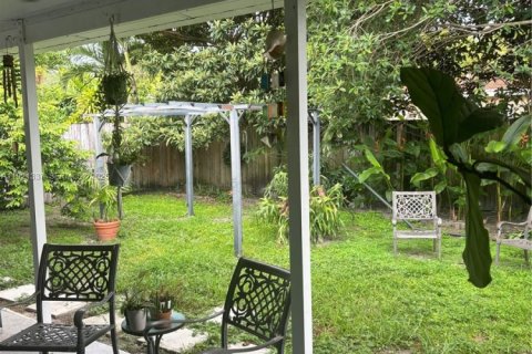 Villa ou maison à louer à West Miami, Floride: 4 chambres, 162.58 m2 № 1977340 - photo 5