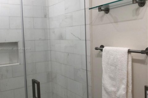 Villa ou maison à louer à West Miami, Floride: 4 chambres, 162.58 m2 № 1977340 - photo 13