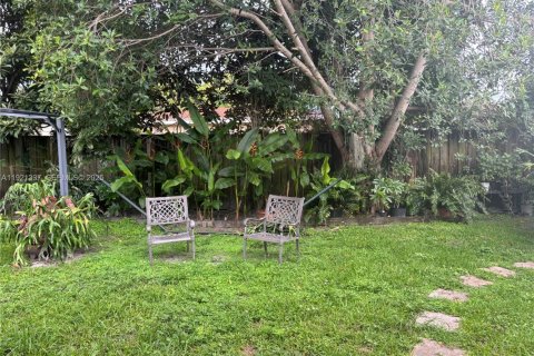 Villa ou maison à louer à West Miami, Floride: 4 chambres, 162.58 m2 № 1977340 - photo 3