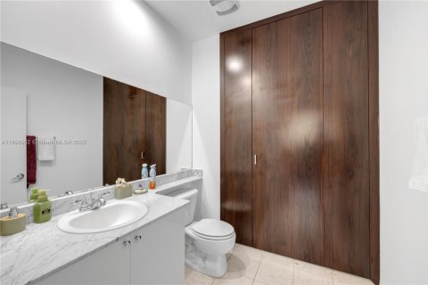 Condo in Aventura, Florida, 2 bedrooms № 1950048 - photo 15