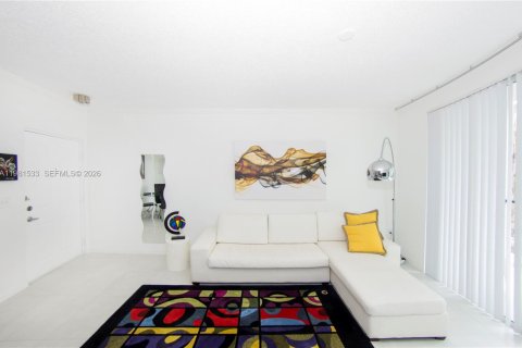 Condo in Sunny Isles Beach, Florida, 1 bedroom  № 2042968 - photo 4
