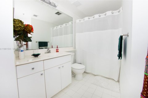 Condo in Sunny Isles Beach, Florida, 1 bedroom  № 2042968 - photo 22