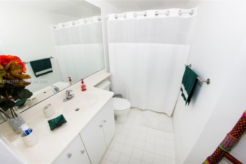 Condo in Sunny Isles Beach, Florida, 1 bedroom  № 2042968 - photo 23