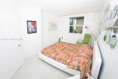 Condo in Sunny Isles Beach, Florida, 1 bedroom  № 2042968 - photo 12