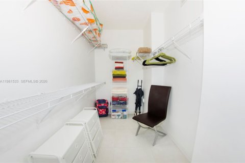 Condo in Sunny Isles Beach, Florida, 1 bedroom  № 2042968 - photo 16