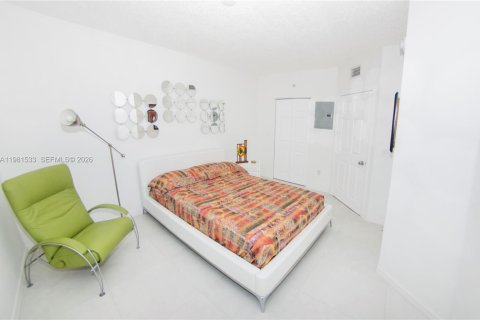 Condo in Sunny Isles Beach, Florida, 1 bedroom  № 2042968 - photo 15