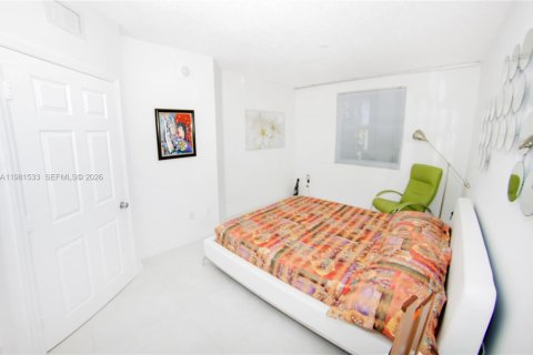 Condo in Sunny Isles Beach, Florida, 1 bedroom  № 2042968 - photo 13