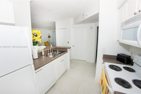 Condo in Sunny Isles Beach, Florida, 1 bedroom  № 2042968 - photo 21