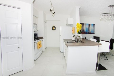 Condo in Sunny Isles Beach, Florida, 1 bedroom  № 2042968 - photo 17
