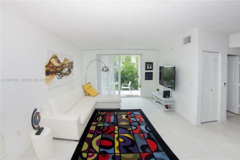 Condo in Sunny Isles Beach, Florida, 1 bedroom  № 2042968 - photo 2