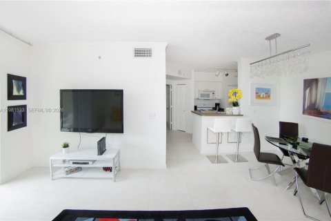 Condo in Sunny Isles Beach, Florida, 1 bedroom  № 2042968 - photo 6