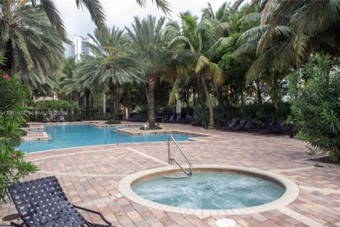 Condo in Sunny Isles Beach, Florida, 1 bedroom  № 2042968 - photo 30