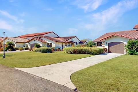 Townhouse in Haines City, Florida 2 bedrooms, 136.01 sq.m. № 2166739 - photo 3