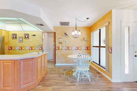Townhouse in Haines City, Florida 2 bedrooms, 136.01 sq.m. № 2166739 - photo 6
