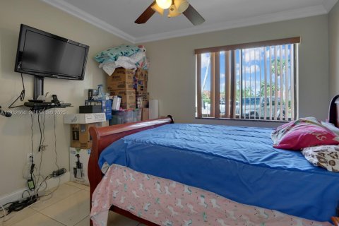 Villa ou maison à vendre à Miami, Floride: 4 chambres, 179.39 m2 № 1991580 - photo 19