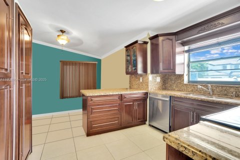 Villa ou maison à vendre à Miami, Floride: 4 chambres, 179.39 m2 № 1991580 - photo 9