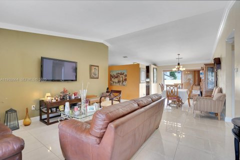 Villa ou maison à vendre à Miami, Floride: 4 chambres, 179.39 m2 № 1991580 - photo 7