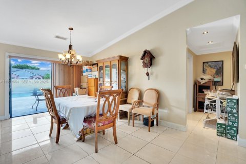 Villa ou maison à vendre à Miami, Floride: 4 chambres, 179.39 m2 № 1991580 - photo 8