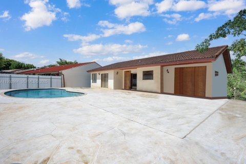 Villa ou maison à vendre à Miami, Floride: 4 chambres, 179.39 m2 № 1991580 - photo 23