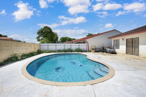 Villa ou maison à vendre à Miami, Floride: 4 chambres, 179.39 m2 № 1991580 - photo 21