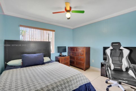 Villa ou maison à vendre à Miami, Floride: 4 chambres, 179.39 m2 № 1991580 - photo 11