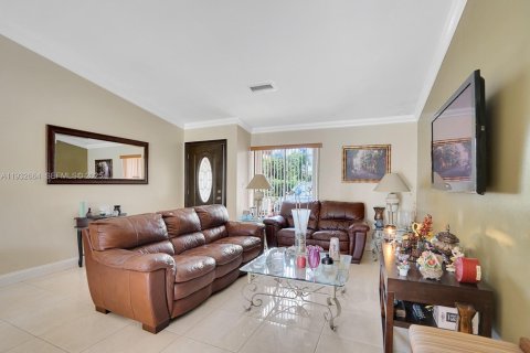 Villa ou maison à vendre à Miami, Floride: 4 chambres, 179.39 m2 № 1991580 - photo 4