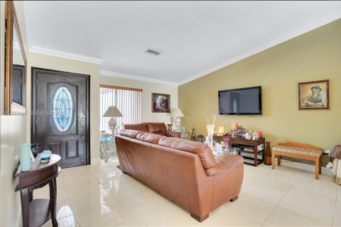 Villa ou maison à vendre à Miami, Floride: 4 chambres, 179.39 m2 № 1991580 - photo 3