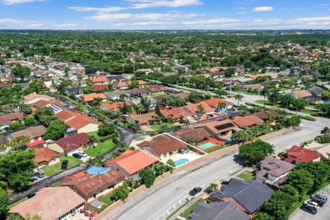 Villa ou maison à vendre à Miami, Floride: 4 chambres, 179.39 m2 № 1991580 - photo 28