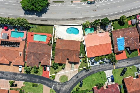 Villa ou maison à vendre à Miami, Floride: 4 chambres, 179.39 m2 № 1991580 - photo 25