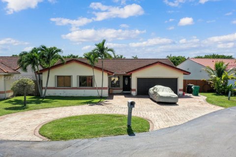 Villa ou maison à vendre à Miami, Floride: 4 chambres, 179.39 m2 № 1991580 - photo 2