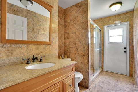 Villa ou maison à vendre à Miami, Floride: 4 chambres, 179.39 m2 № 1991580 - photo 18