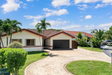 Villa ou maison à vendre à Miami, Floride: 4 chambres, 179.39 m2 № 1991580 - photo 1